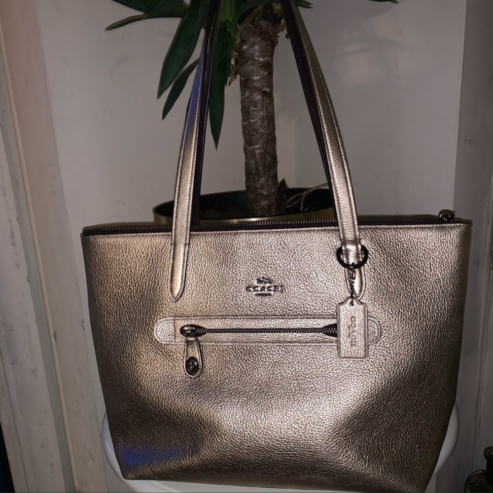 Gorgeous Coach tote!